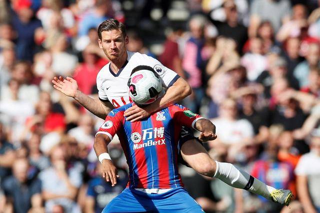  热刺核心伤退陷困境，小将临危救主保留欧战希望  